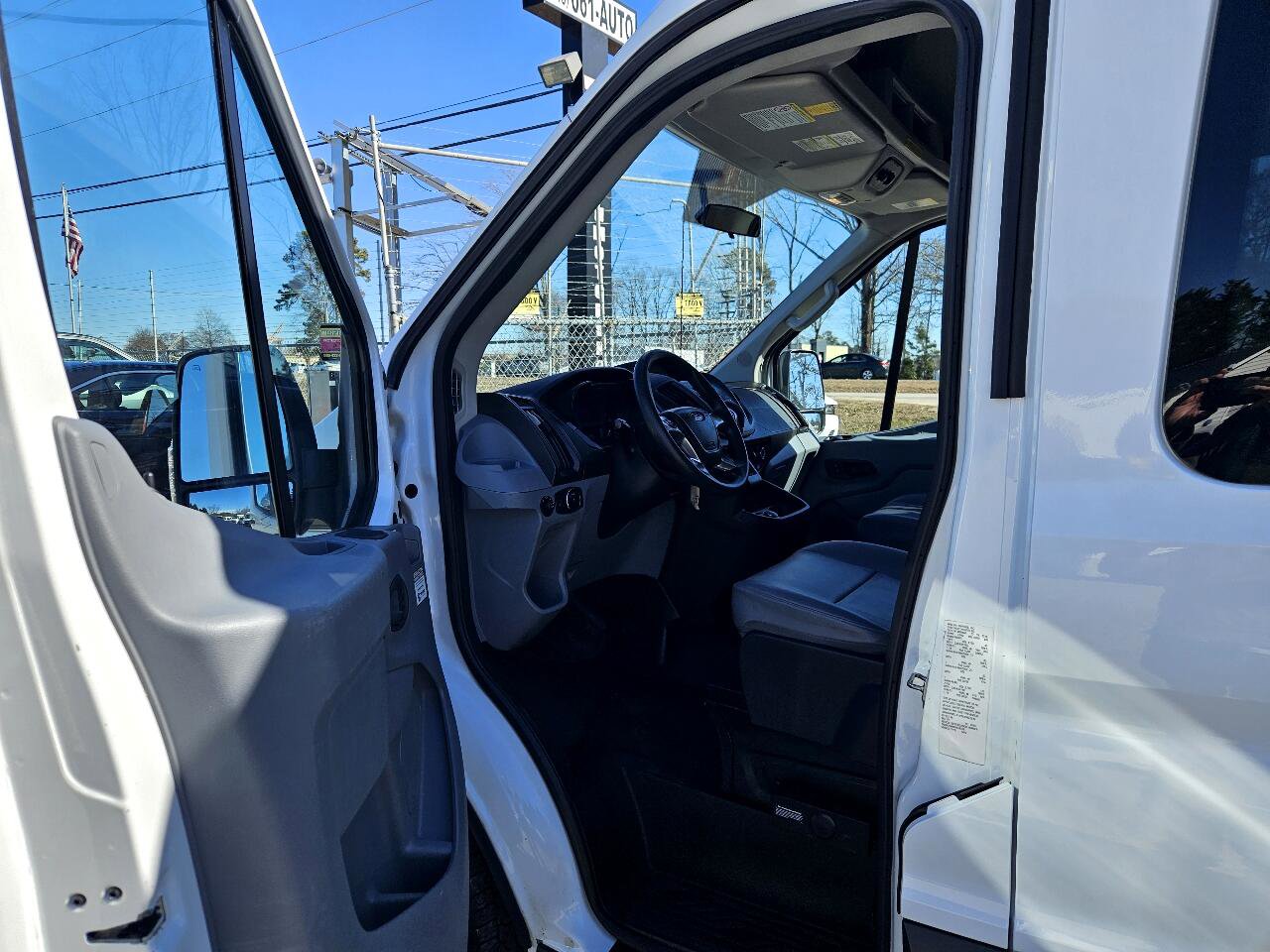 Used 2019 Ford Transit 350 XL image 9