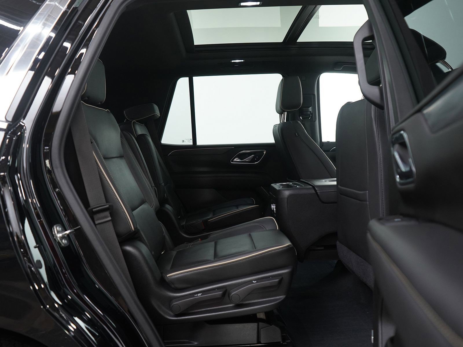 Used 2021 GMC Yukon SLT w/ SLT Premium Package image 14