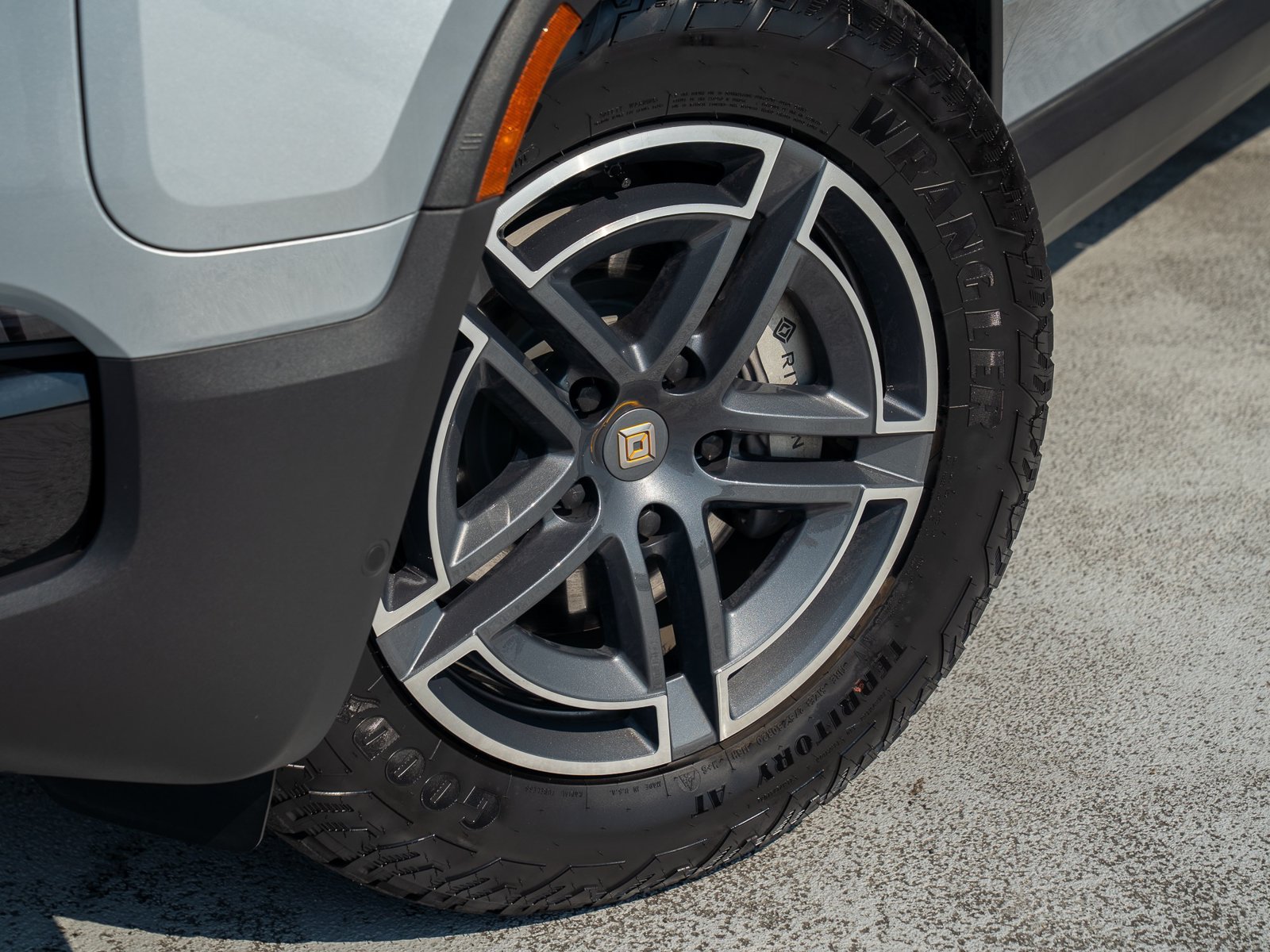 Used 2025 Rivian R1T Adventure AWD/4WD image 12