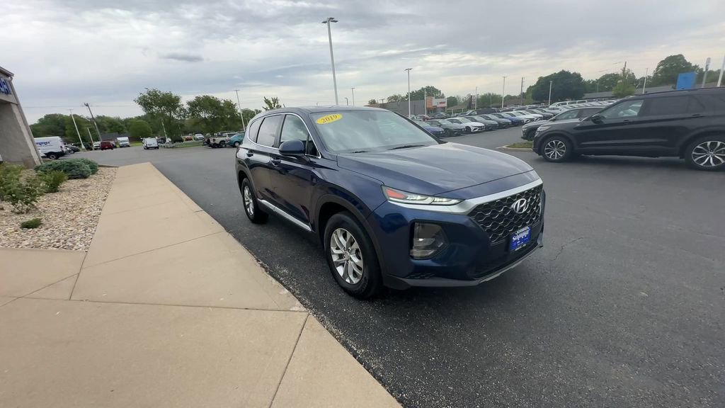 Used 2019 Hyundai Santa Fe SE FWD image 2