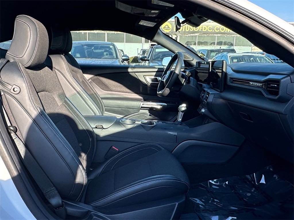 Used 2025 Ford Mustang Coupe image 24
