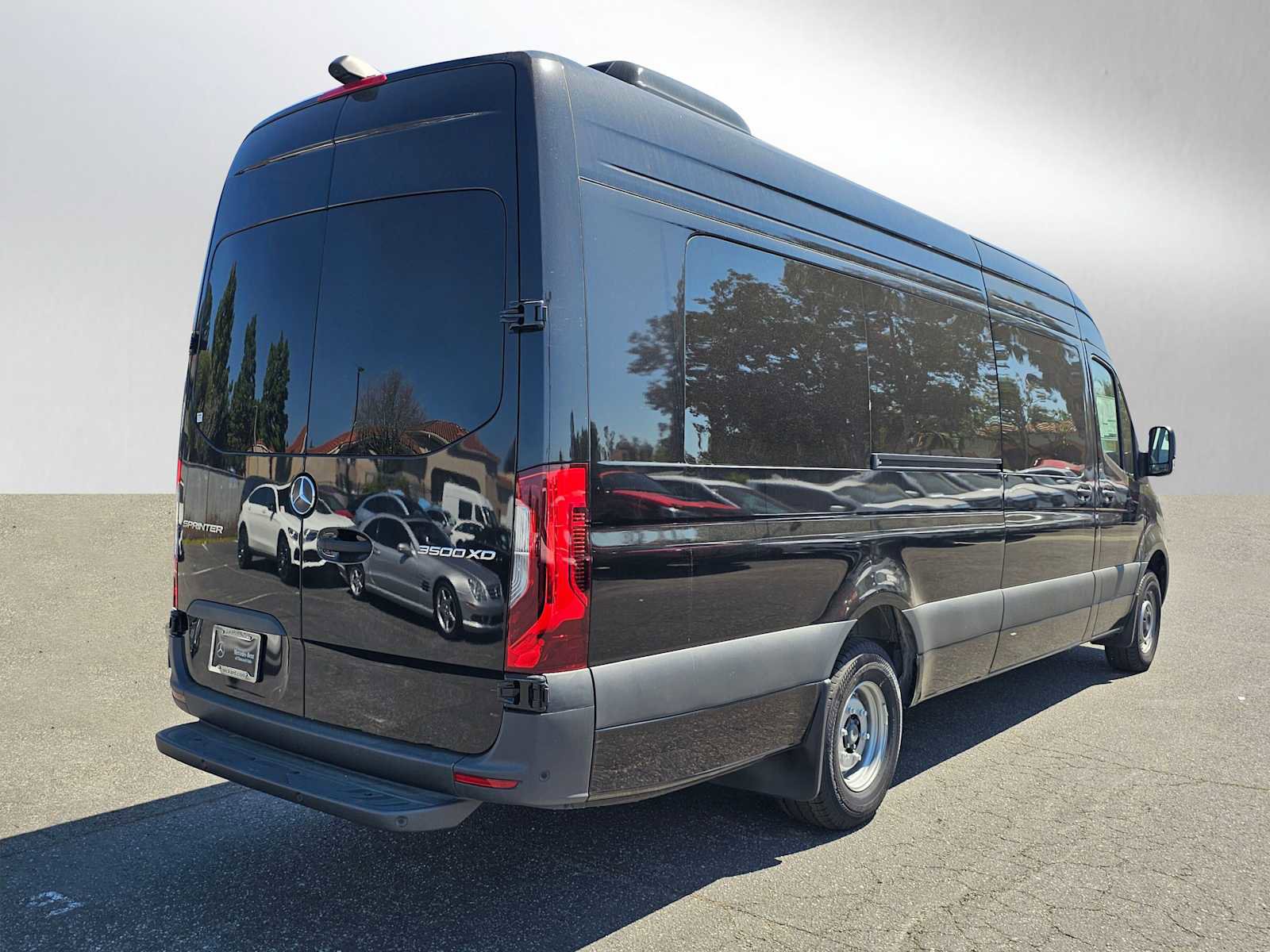 Used 2024 Mercedes-Benz Sprinter 3500 image 3
