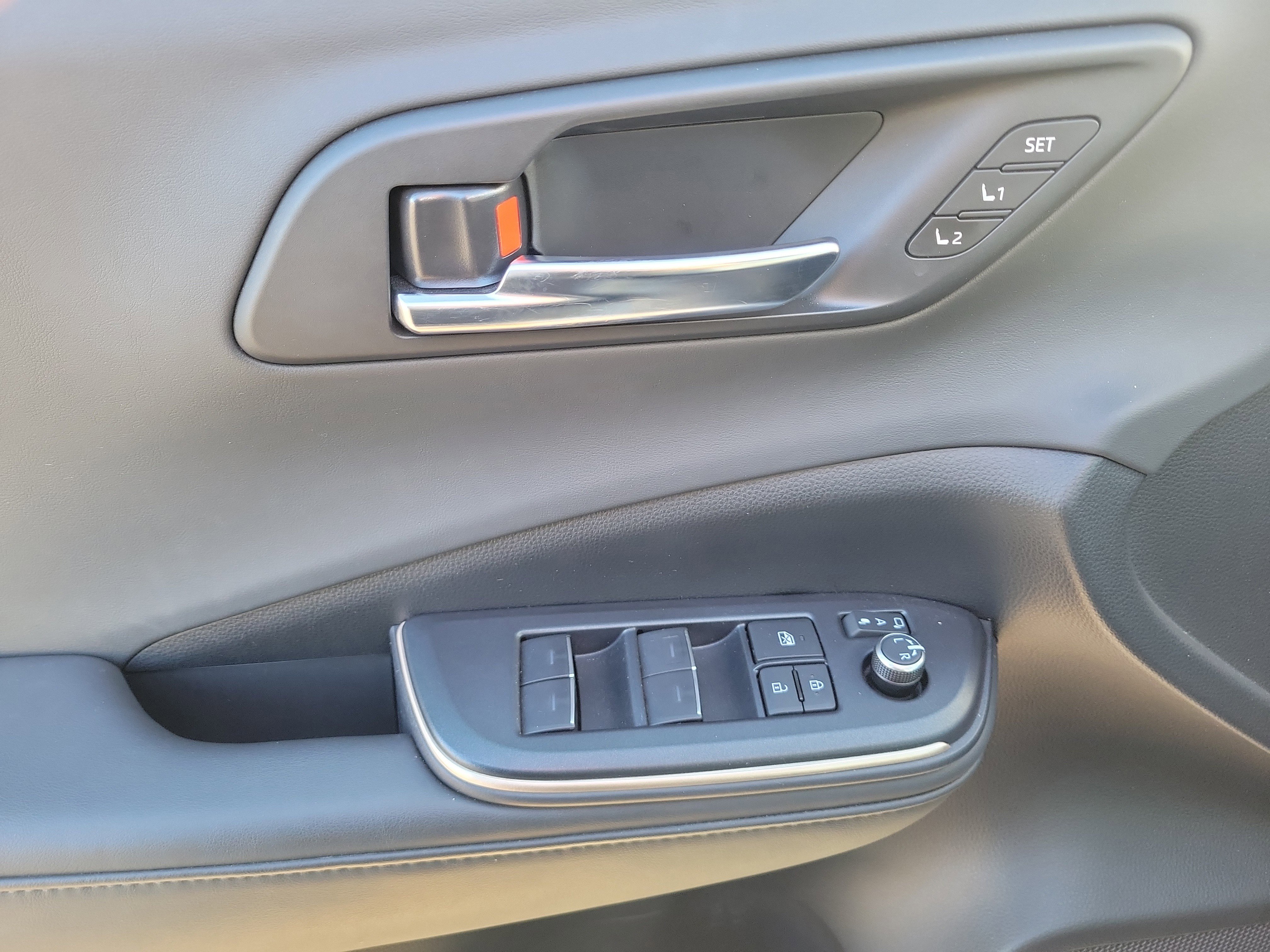 Used 2023 Toyota Crown Limited image 15