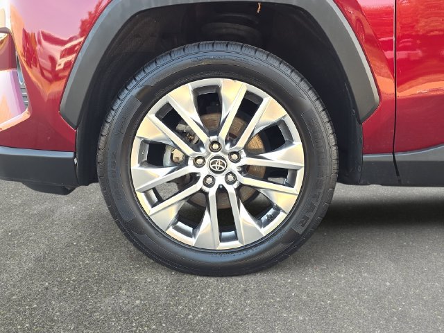 Certified 2021 Toyota RAV4 XLE Premium AWD/4WD image 30
