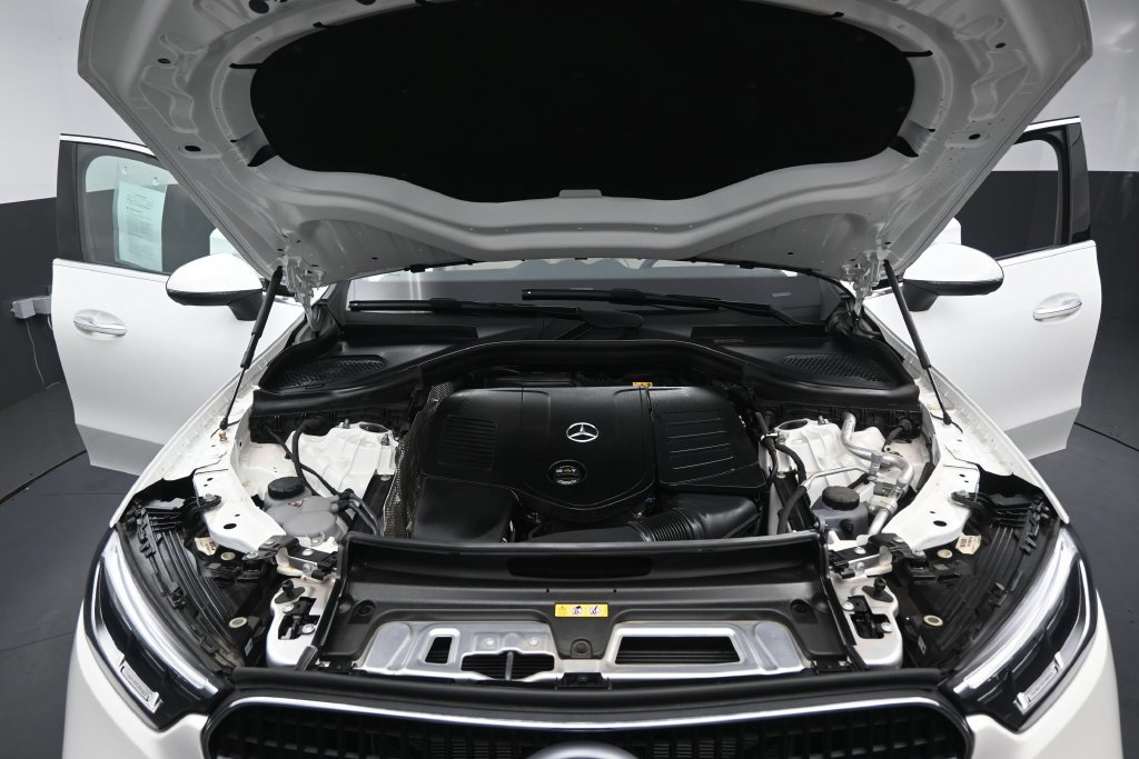 Used 2025 Mercedes-Benz GLC 300 4MATIC image 37