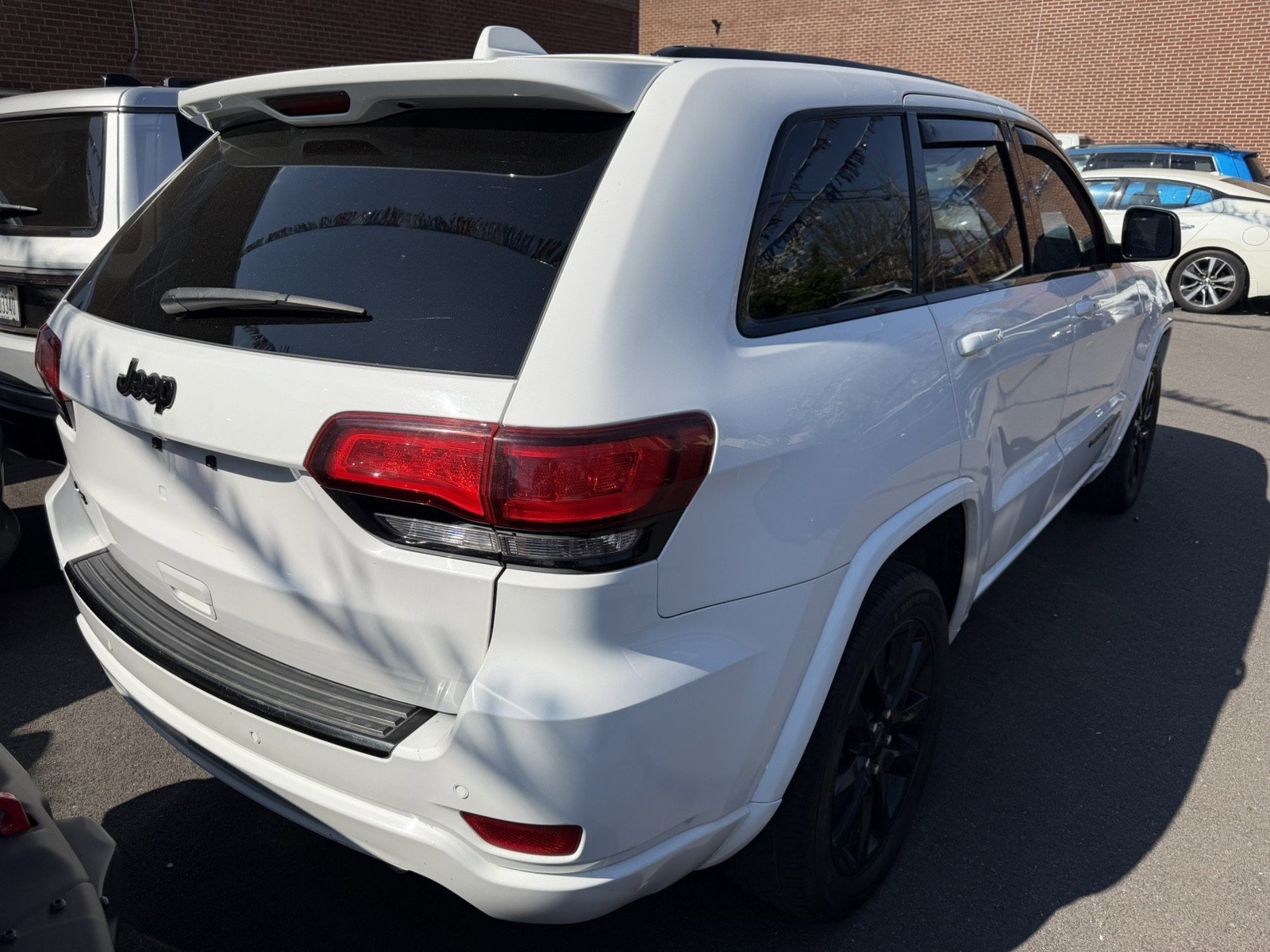 Used 2017 Jeep Grand Cherokee Altitude image 5