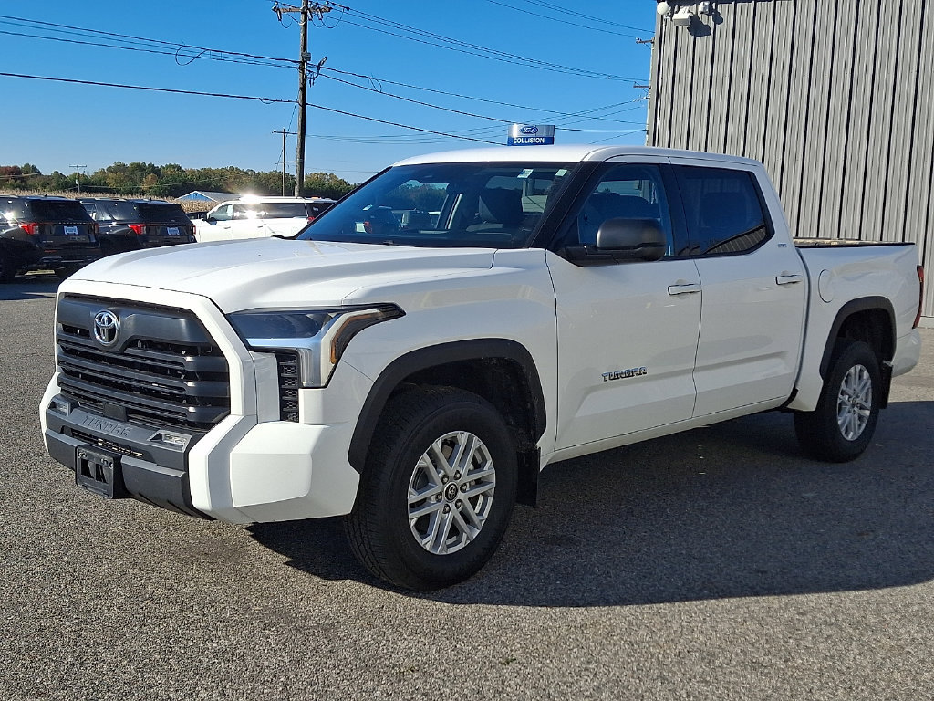 Used 2022 Toyota Tundra SR5 AWD/4WD image 3