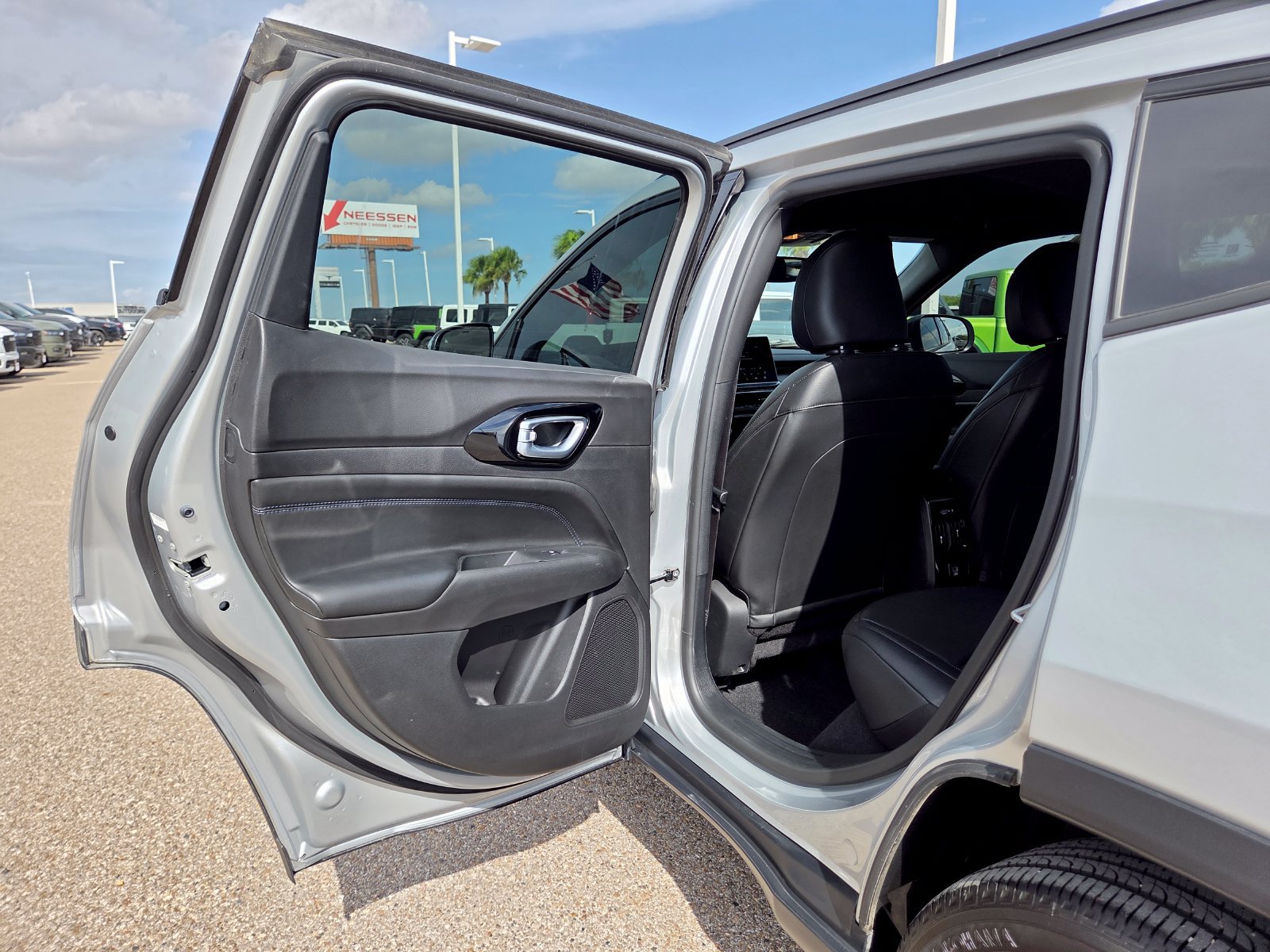 New 2026 Jeep Compass Latitude AWD/4WD image 14