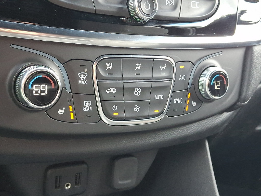 Certified 2023 Chevrolet Traverse LT FWD image 17
