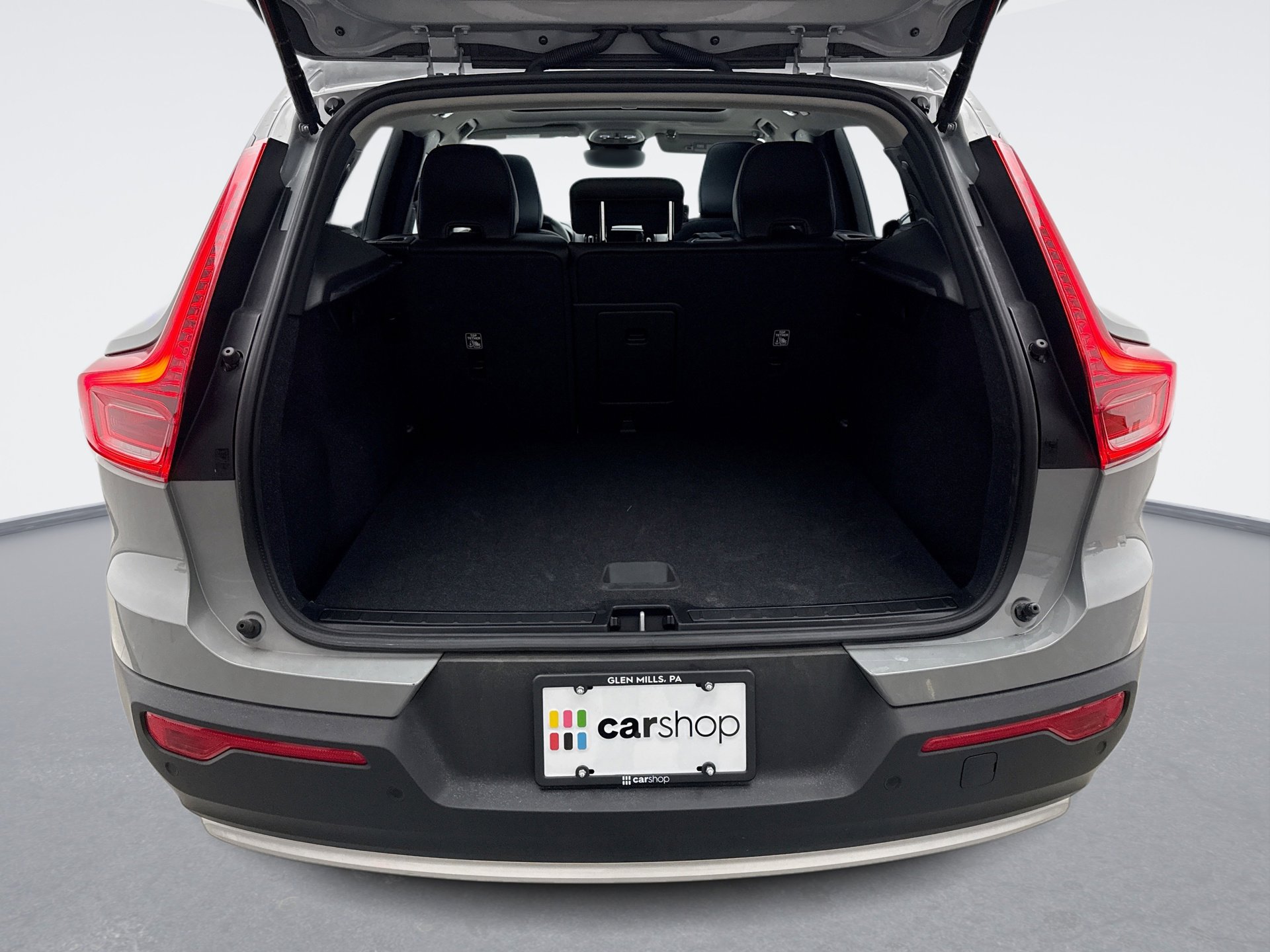 Used 2025 Volvo XC40 B5 Core image 22