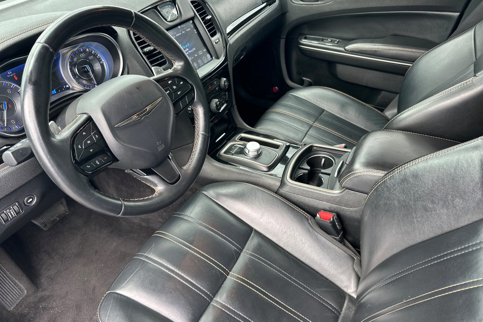 Used 2018 Chrysler 300 S w/ 300S Alloy Package image 9