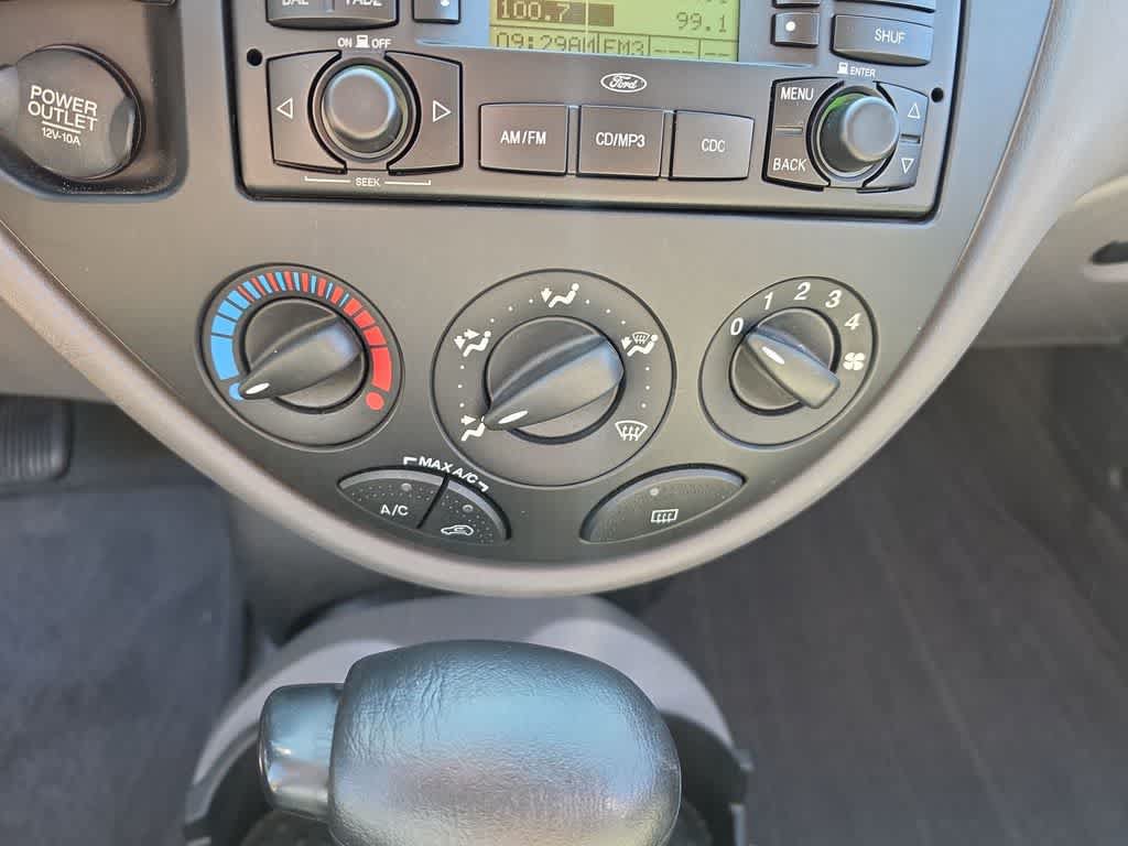 Used 2003 Ford Focus SE FWD image 17