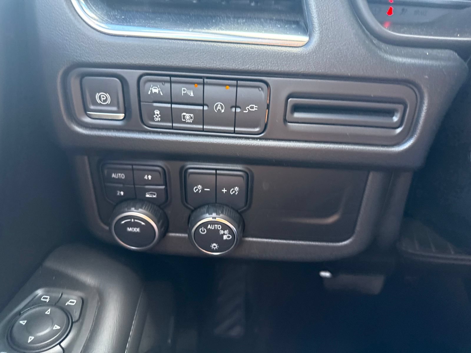 Used 2022 Chevrolet Tahoe LT w/ Luxury Package AWD/4WD image 41