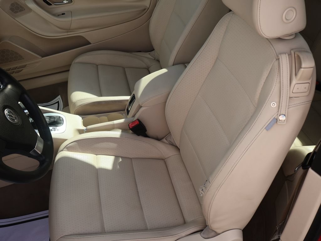 Used 2008 Volkswagen Eos 2.0T FWD image 14