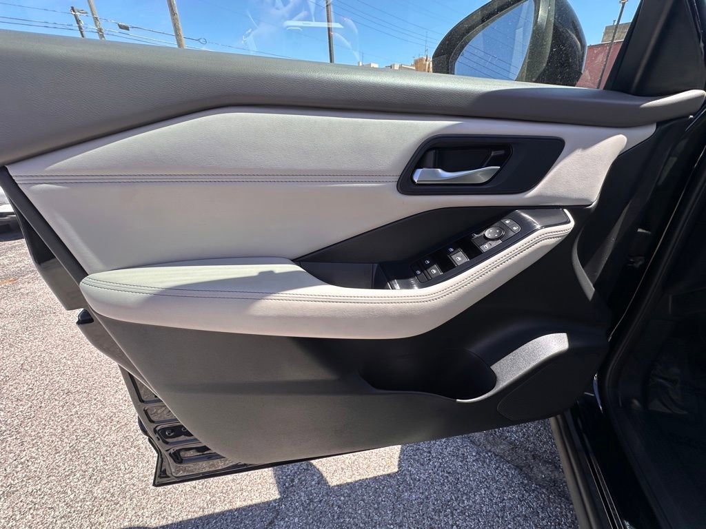 Certified 2023 Nissan Rogue SV w/ SV Premium B Package FWD image 13