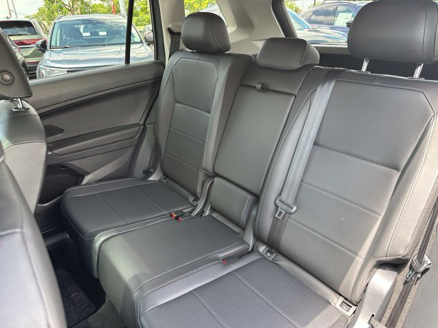 Used 2018 Volkswagen Tiguan SEL AWD/4WD image 33