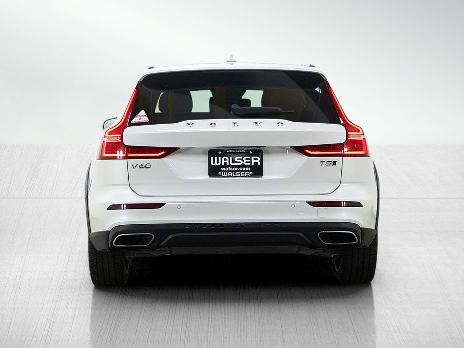 Used 2020 Volvo V60 T5 Cross Country AWD/4WD image 4