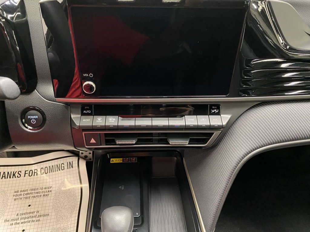 Used 2025 Toyota Camry Hybrid image 32
