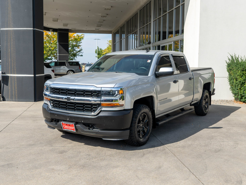 Used 2018 Chevrolet Silverado 1500 LT w/ Trailering Package AWD/4WD image 3