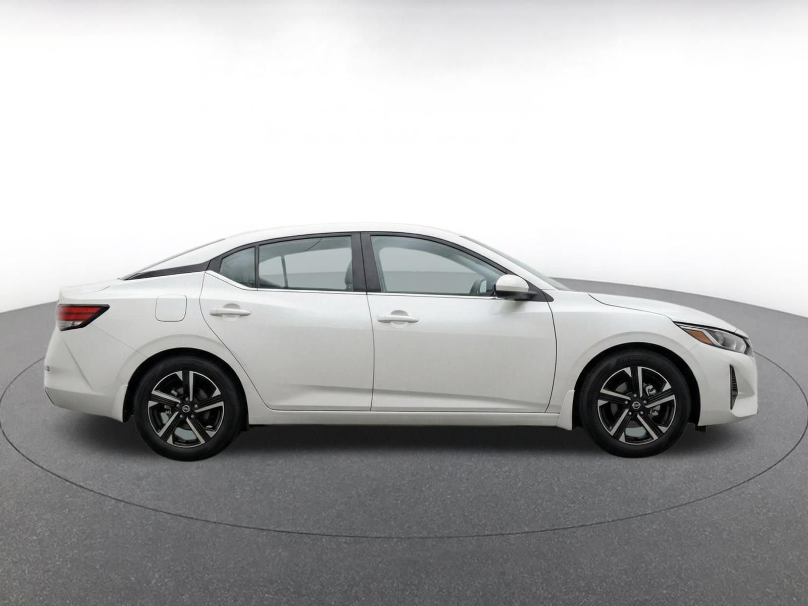 Used 2025 Nissan Sentra SV FWD image 10