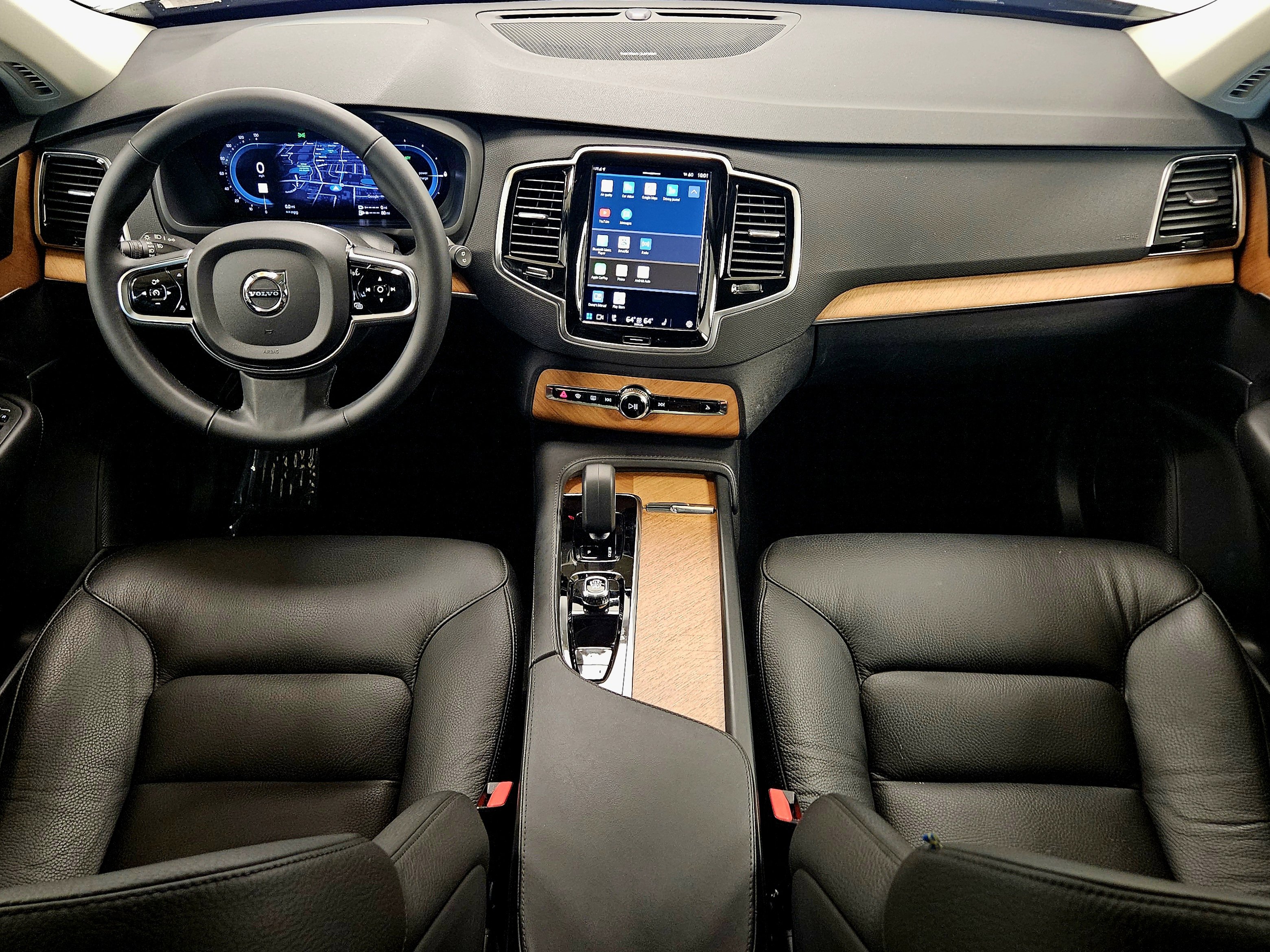 Used 2024 Volvo XC90 T8 Plus w/ Protection Package Premier image 13