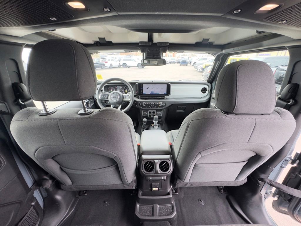 Used 2025 Jeep Wrangler Unlimited Sahara w/ Safety Group image 23