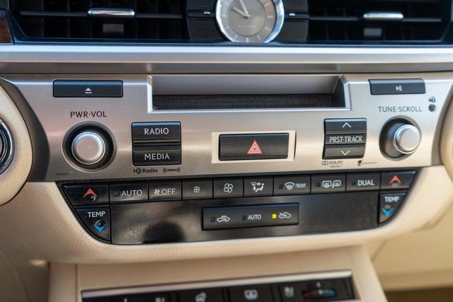 Used 2014 Lexus ES 350 w/ Luxury Package FWD image 36
