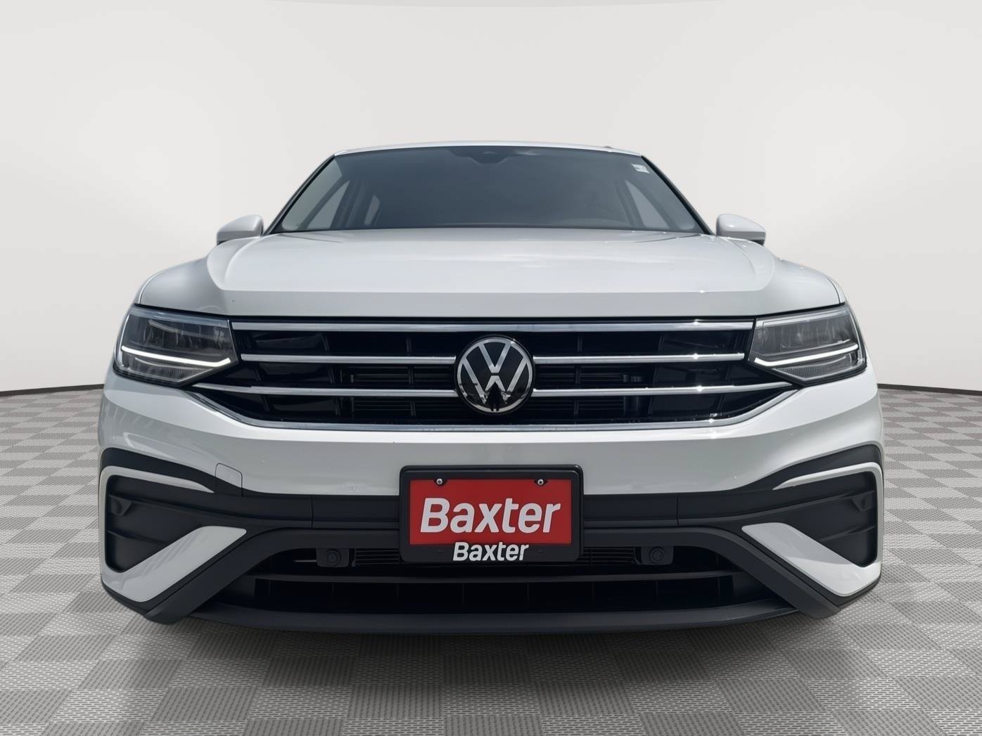Certified 2024 Volkswagen Tiguan SE w/ Panoramic Sunroof Package AWD/4WD image 19