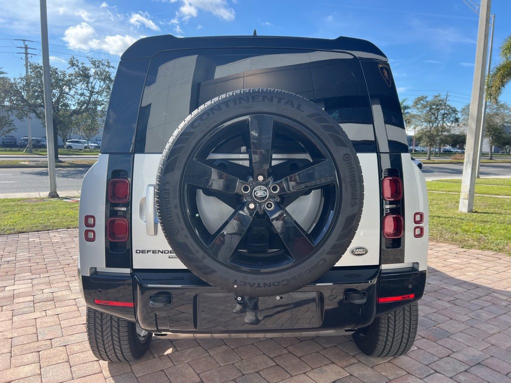 Used 2022 Land Rover Defender 110 X-Dynamic HSE image 5