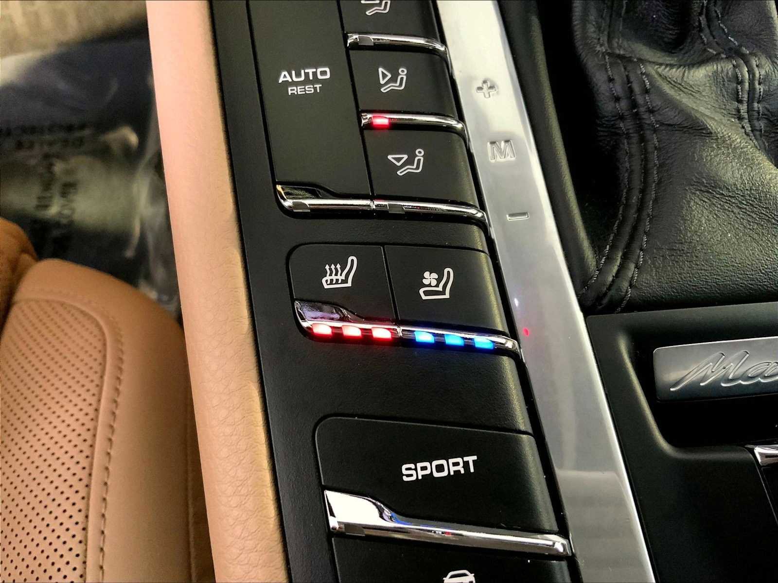 Certified 2020 Porsche Macan AWD/4WD image 37