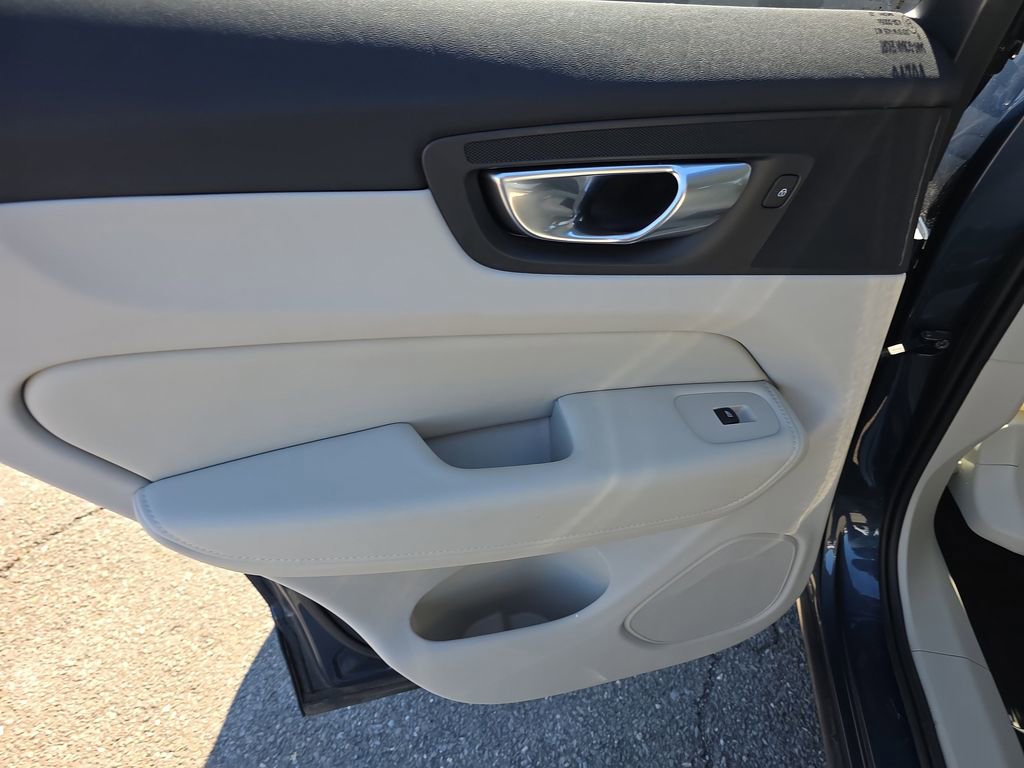 Used 2023 Volvo XC60 B5 Plus w/ Climate Package image 17