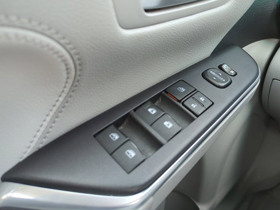 Used 2015 Toyota Camry XLE w/ Convenience Package image 32