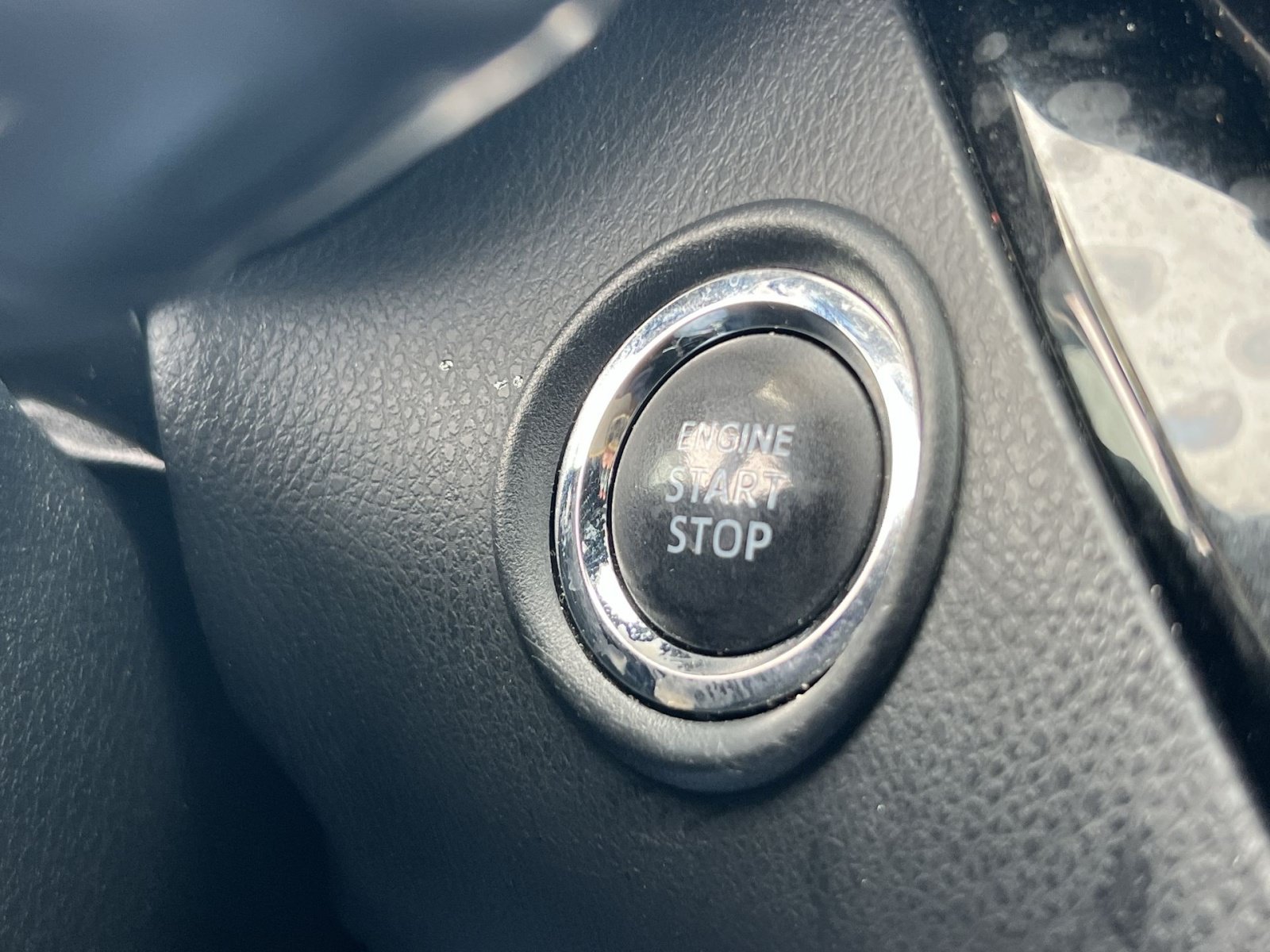 Used 2019 Toyota C-HR XLE FWD image 26