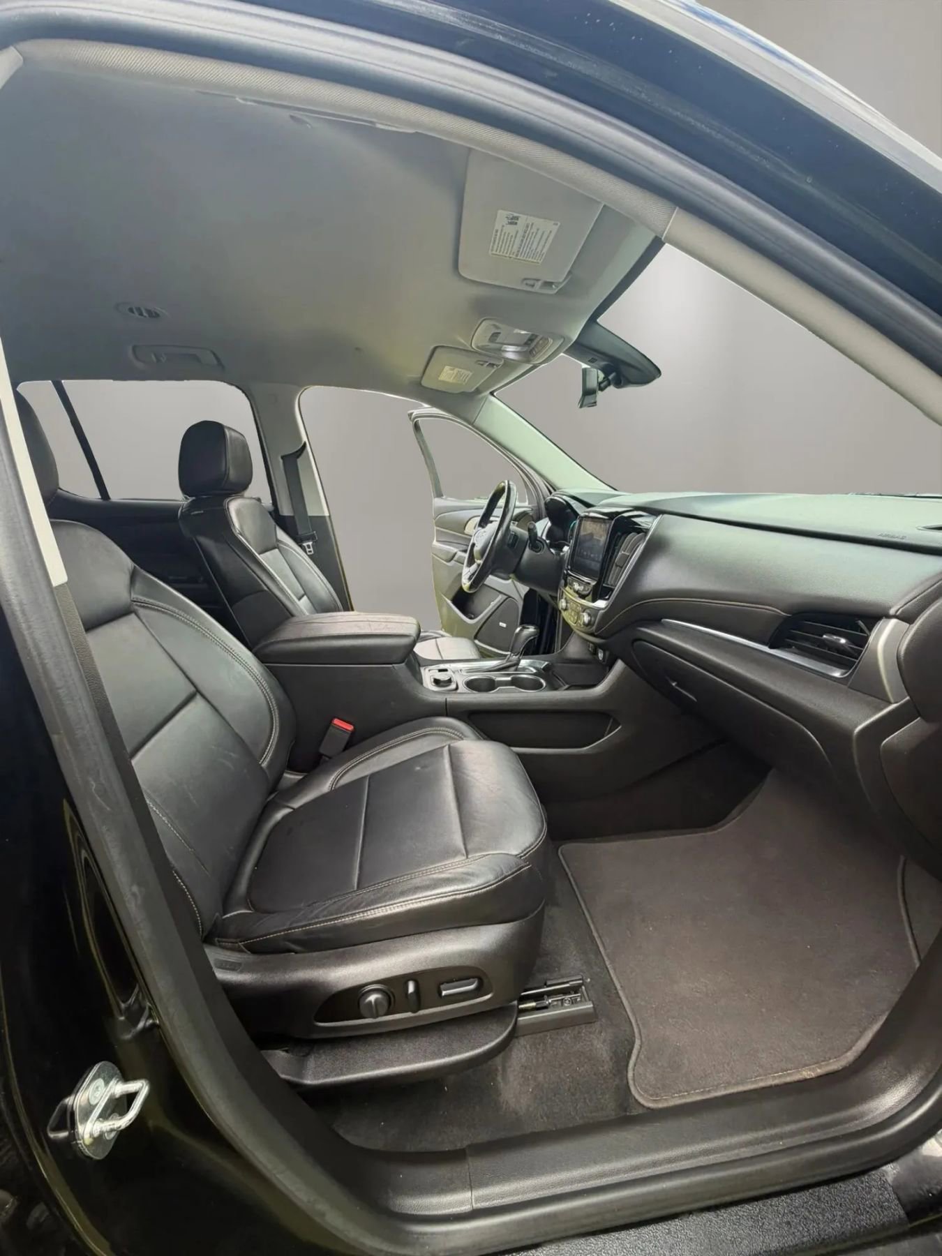 Used 2018 Chevrolet Traverse LT image 10