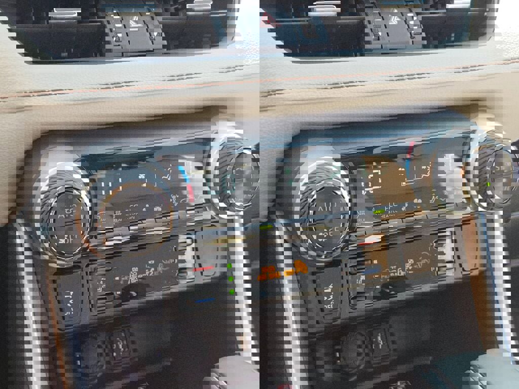 Used 2025 Toyota RAV4 Limited w/ Advanced Technology Package image 30