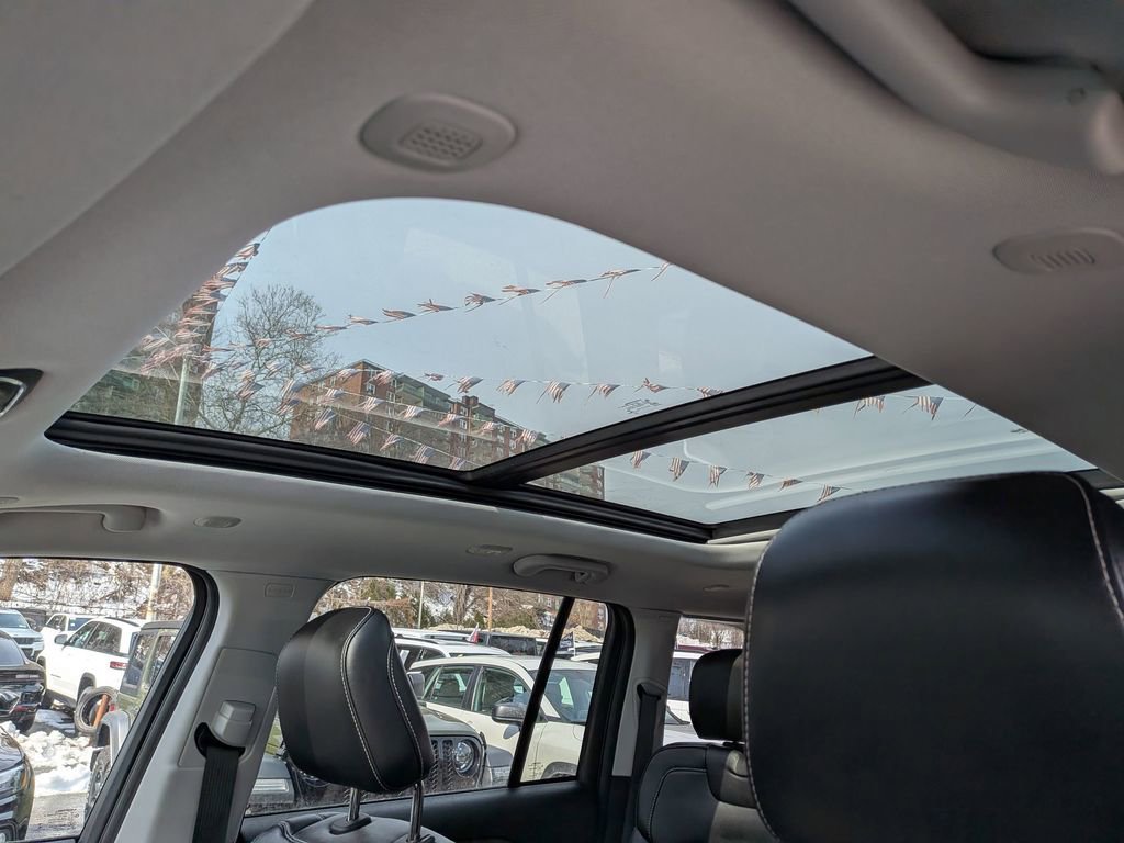 Used 2022 Jeep Grand Cherokee Limited 4xe image 24