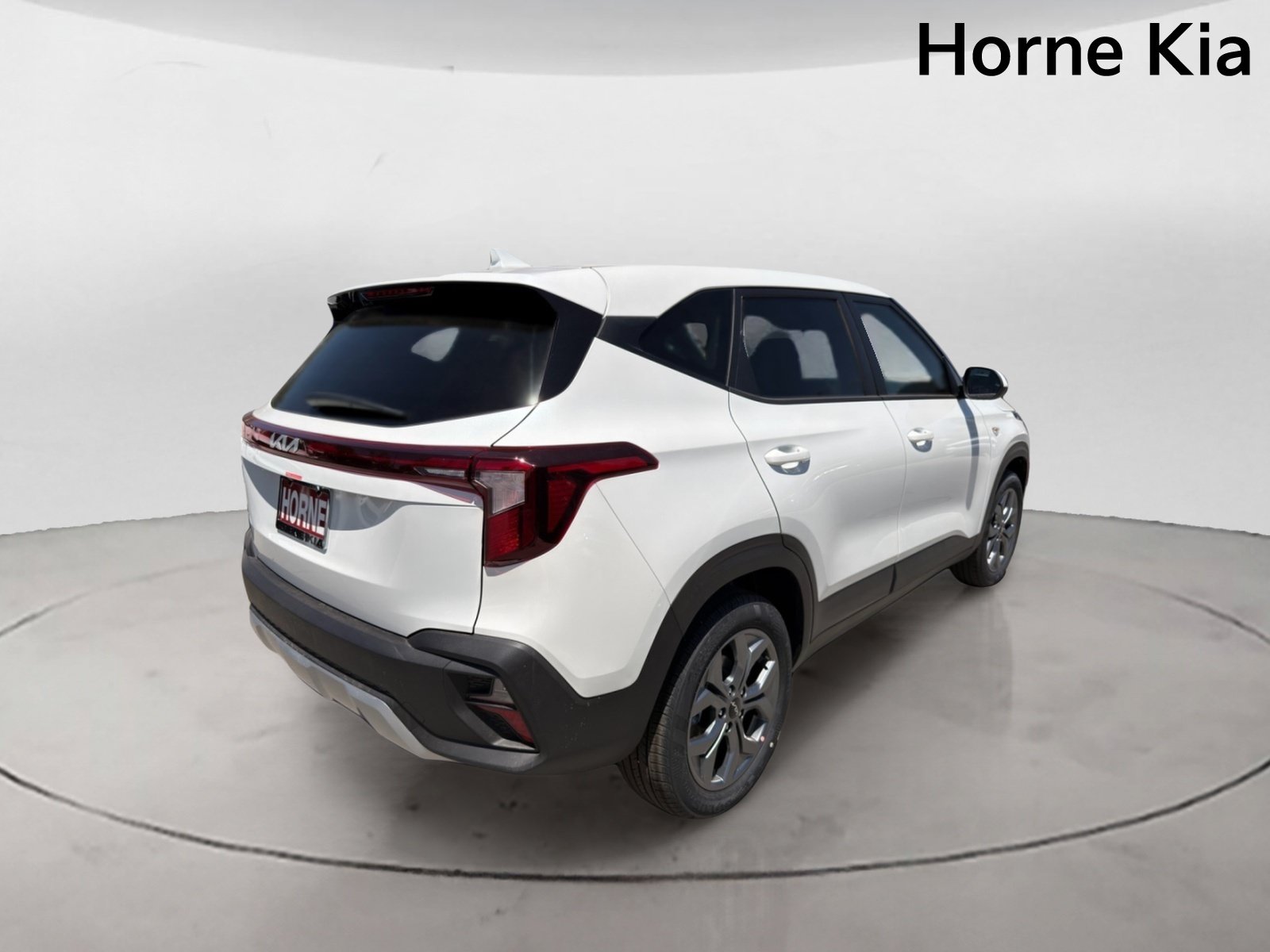 New 2026 Kia Seltos LX FWD image 4