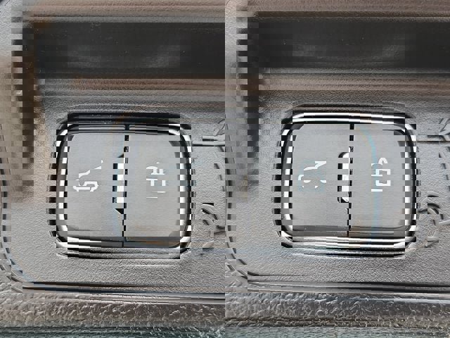 Used 2023 Ford Explorer XLT image 18