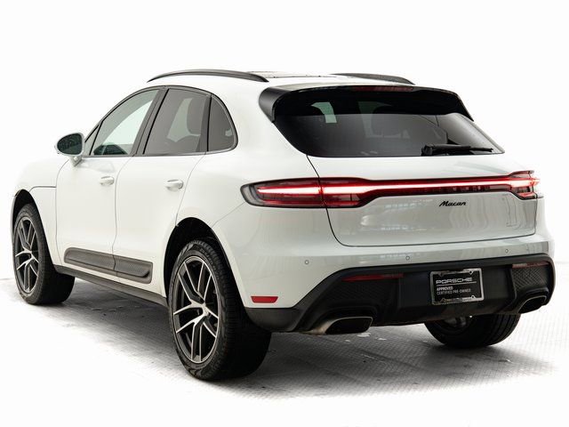Certified 2025 Porsche Macan image 3