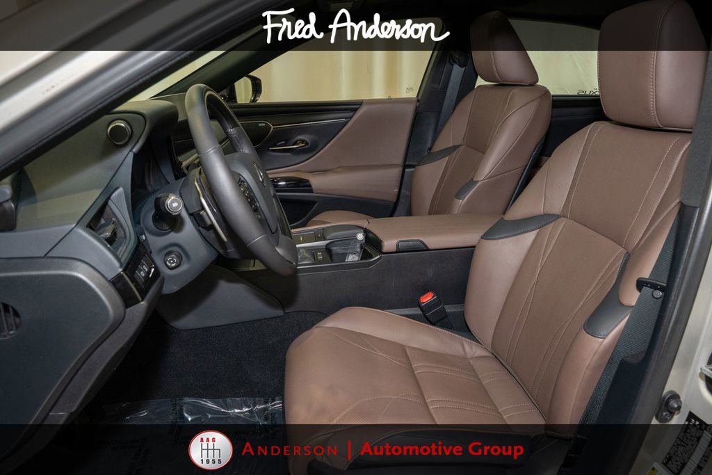 Used 2022 Lexus ES 300h Ultra Luxury w/ Accessory Package 2 FWD image 12