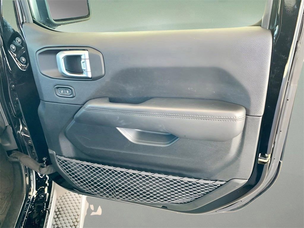 Used 2023 Jeep Wrangler Altitude image 23