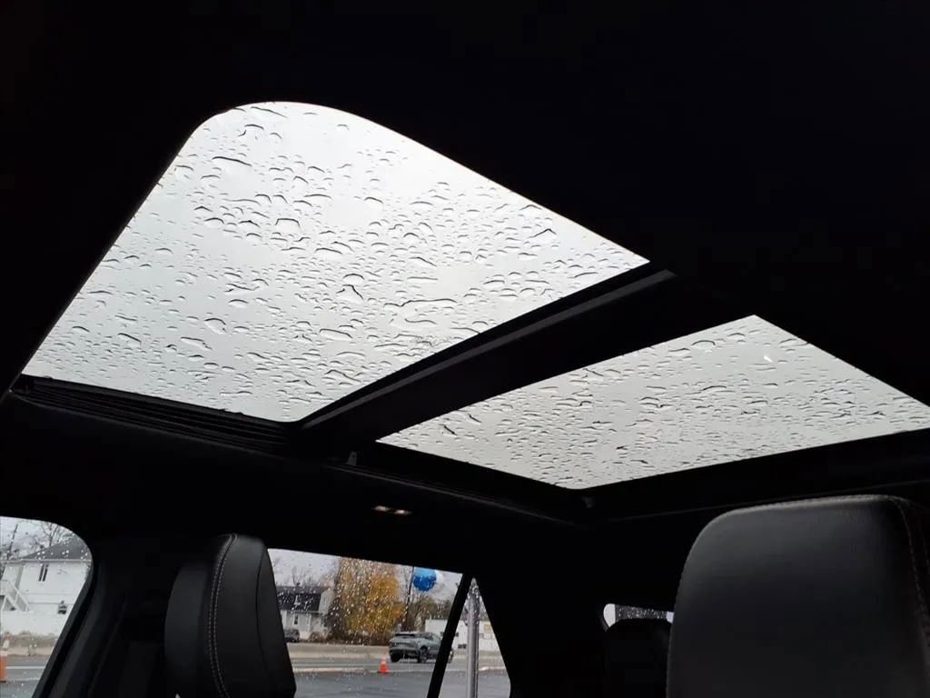 Used 2020 Ford Explorer XLT w/ Equipment Group 202A image 28