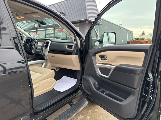 Used 2017 Nissan Titan SV image 38