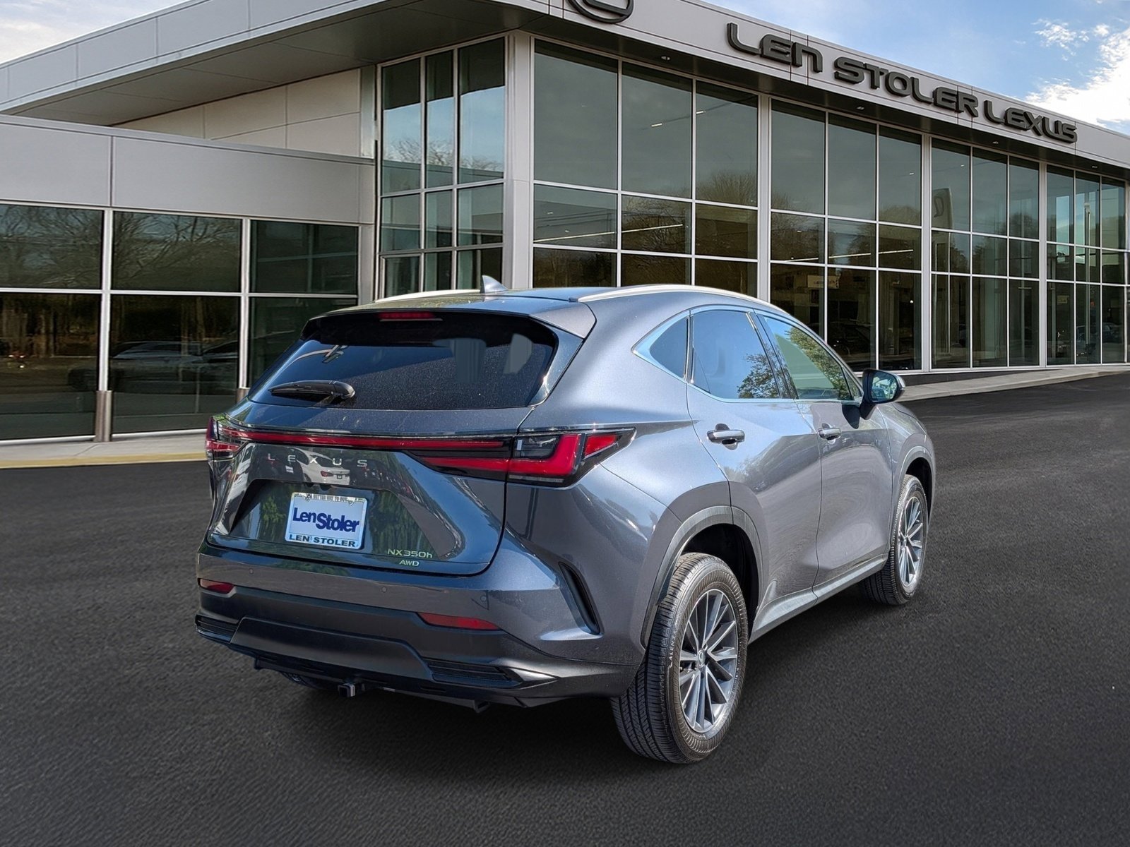 Used 2023 Lexus NX 350h AWD image 3