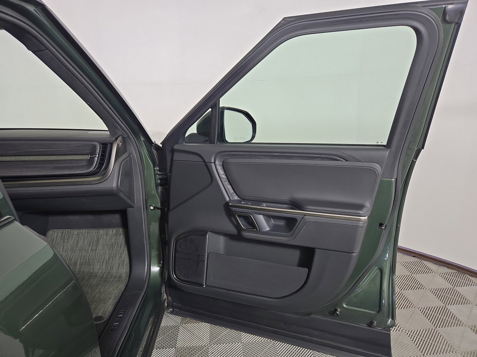 Used 2023 Rivian R1T Adventure image 18