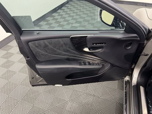 Certified 2022 Lexus LS 500 w/ Accessory Package (Z2) RWD image 9