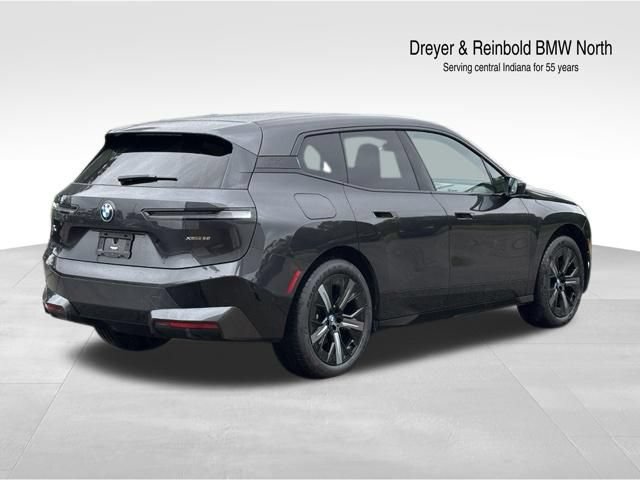 Used 2024 BMW iX xDrive50 w/ Sport Package AWD/4WD image 7