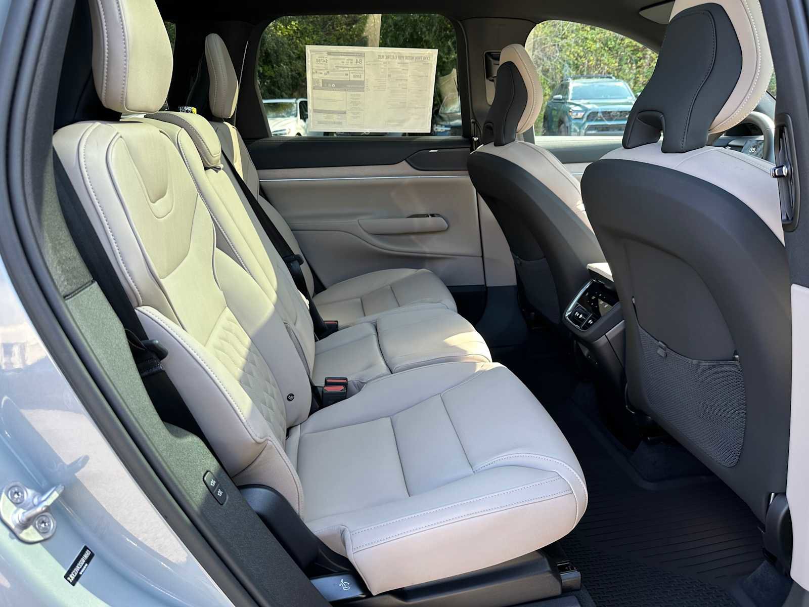 New 2025 Volvo EX90 Plus image 12