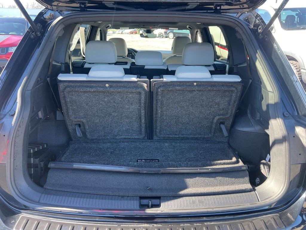 Used 2023 Volkswagen Tiguan SE R-Line image 14