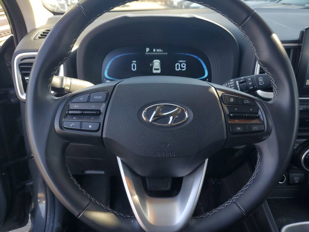 Used 2025 Hyundai Venue SEL image 17